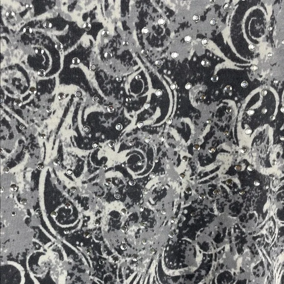 NWOT Christopher & Banks Black and White Swirl Long Sleeve Top - Picture 3 of 5